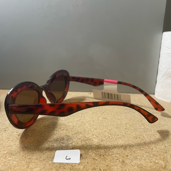 Oval shape tortoise style sunglasses - Picture 6 of 9